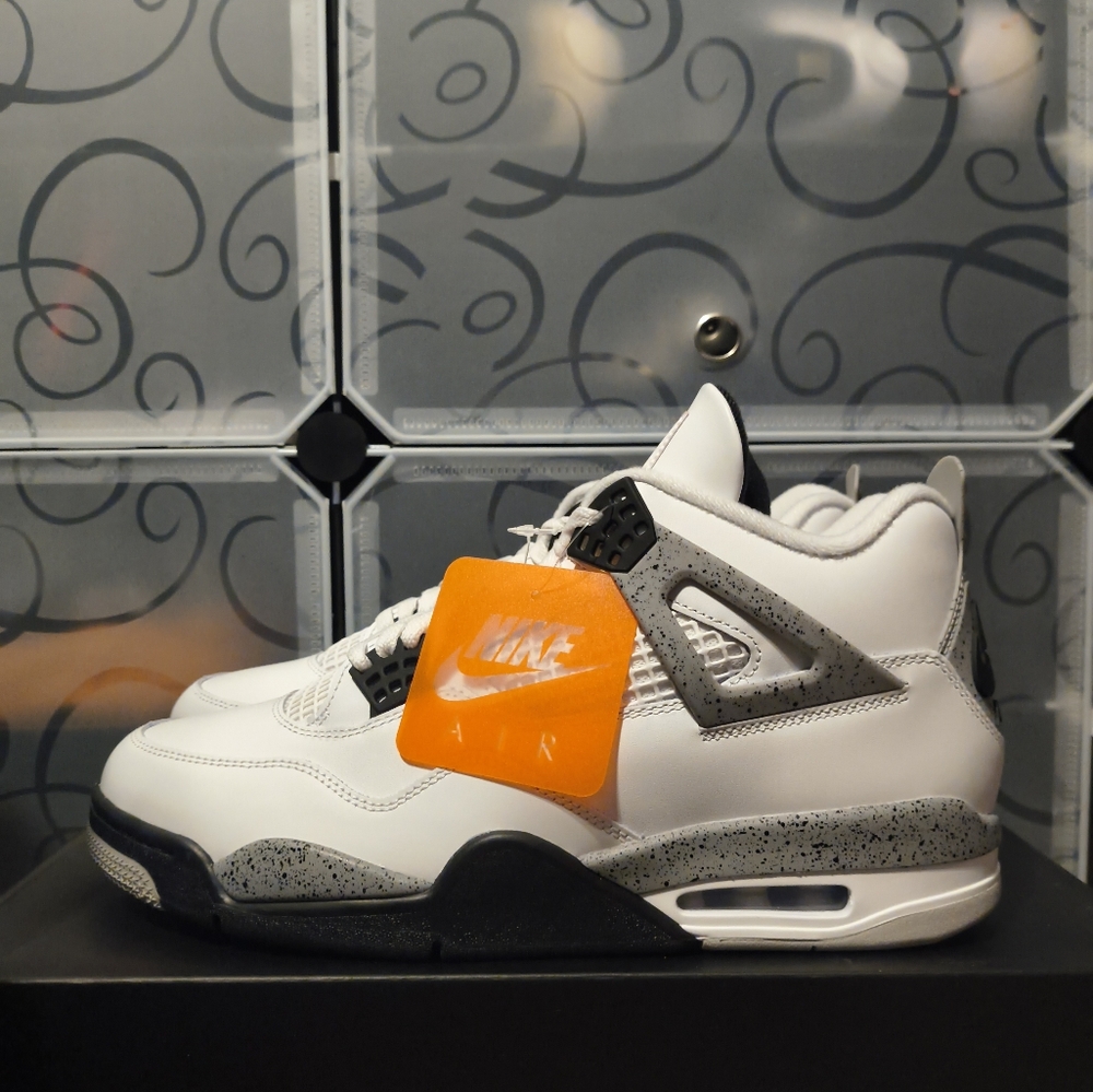 Air Jordan 4 Retro OG 2025 White Cement